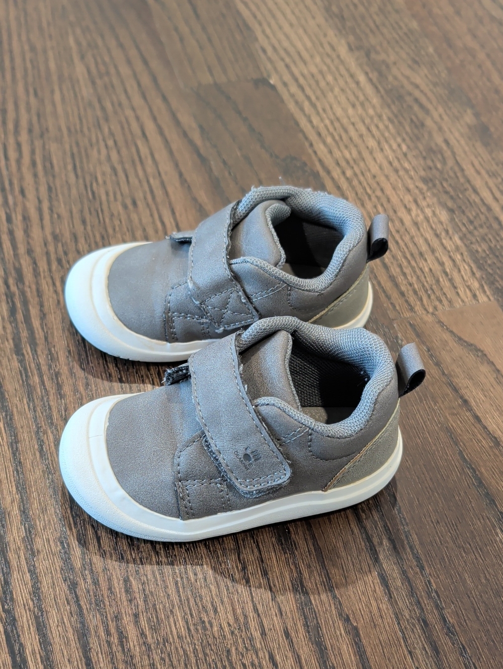 BearPaw Baby Toddler Gray Velcro Sneakers - Size: 4